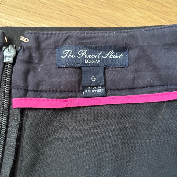 J. Crew Factory Classic Work Black Pencil Skirt - Size 6 - Picture 8 of 13